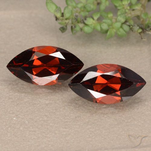 2.71ctw Naturel Rouge foncé Grenat pyrope, Marquise, VVS-VS