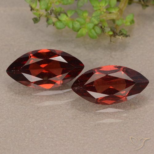 Achetez naturel 2.50ct Rouge foncé Grenat pyrope gems, Marquise, En provenance Mozambique chez GemSelect. En stock, livraison internationale!