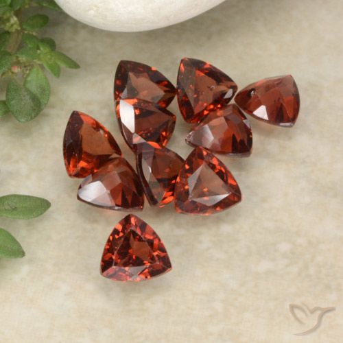 2.69ctw Naturel Rouge foncé Grenat pyrope, Trillion, VS