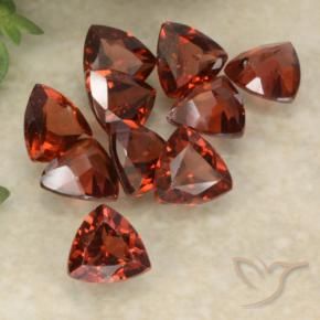 Shop natural 2.69ct Rouge foncé Grenat pyrope gems, Trillion, from Mozambique at GemSelect. In stock, global shipping!