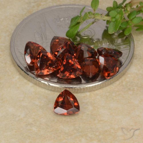 2.81ctw Naturel Rouge foncé Grenat pyrope, Trillion, VS