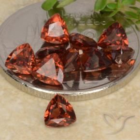 Shop natural 3.22ct Rouge moyen Grenat pyrope gems, Trillion, from Mozambique at GemSelect. In stock, global shipping!