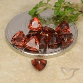 Shop natural 3.22ct Rouge moyen Grenat pyrope gems, Trillion, from Mozambique at GemSelect. In stock, global shipping!