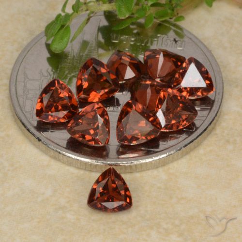 2.91ctw Naturel Rouge foncé Grenat pyrope, Trillion, VS