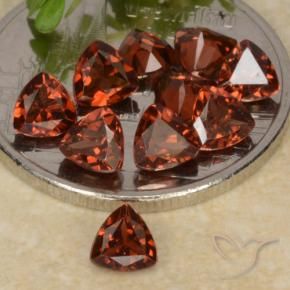 Shop natural 2.91ct Rouge foncé Grenat pyrope gems, Trillion, from Mozambique at GemSelect. In stock, global shipping!