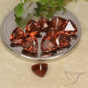 Shop natural 2.91ct Rouge foncé Grenat pyrope gems, Trillion, from Mozambique at GemSelect. In stock, global shipping!
