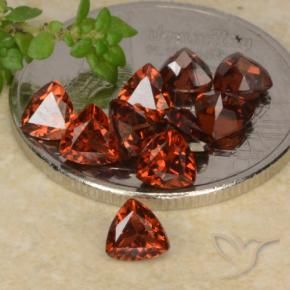 Achetez naturel 2.89ct Rouge écarlate Grenat pyrope gems, Trillion, En provenance Mozambique chez GemSelect. En stock, livraison internationale!
