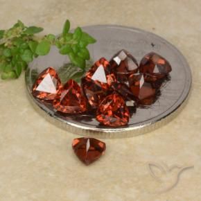 Achetez naturel 2.89ct Rouge écarlate Grenat pyrope gems, Trillion, En provenance Mozambique chez GemSelect. En stock, livraison internationale!