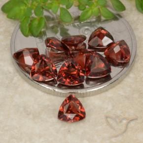 Achetez naturel 3.16ct Rouge écarlate profond Grenat pyrope gems, Trillion, En provenance Mozambique chez GemSelect. En stock, livraison internationale!