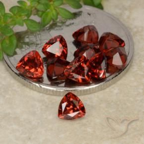Shop natural 3.11ct Rouge écarlate Grenat pyrope gems, Trillion, from Mozambique at GemSelect. In stock, global shipping!