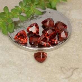 Shop natural 3.11ct Rouge écarlate Grenat pyrope gems, Trillion, from Mozambique at GemSelect. In stock, global shipping!