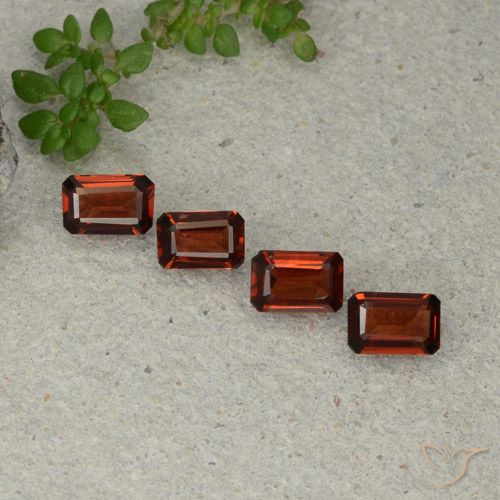 2.04ctw Naturel Rouge foncé Grenat pyrope, Taille émeraude, VS