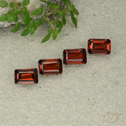 2.49ctw Naturel Rouge foncé Grenat pyrope, Taille émeraude, VS