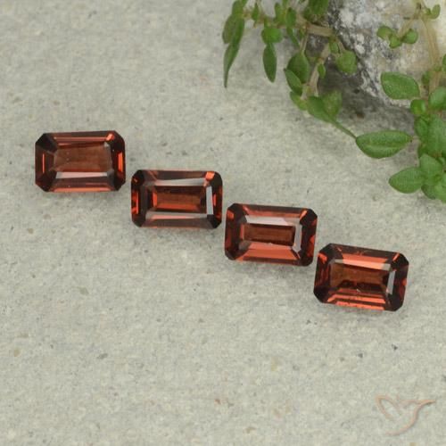 Shop natural 2.07ct Rouge Sangria Grenat pyrope gems, Octogone / coupe Émeraude, from Mozambique at GemSelect. In stock, global shipping!