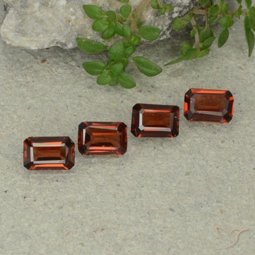 1.81ctw Naturel Rouge foncé Grenat pyrope, Taille émeraude, VS