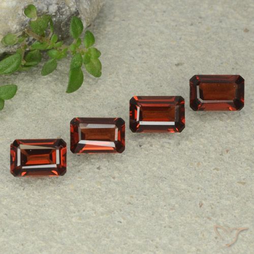 2.79ctw Naturel Rouge foncé Grenat pyrope, Taille émeraude, VS