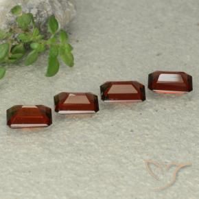 Shop natural 2.79ct Rouge foncé Grenat pyrope gems, Octogone / coupe Émeraude, from Mozambique at GemSelect. In stock, global shipping!