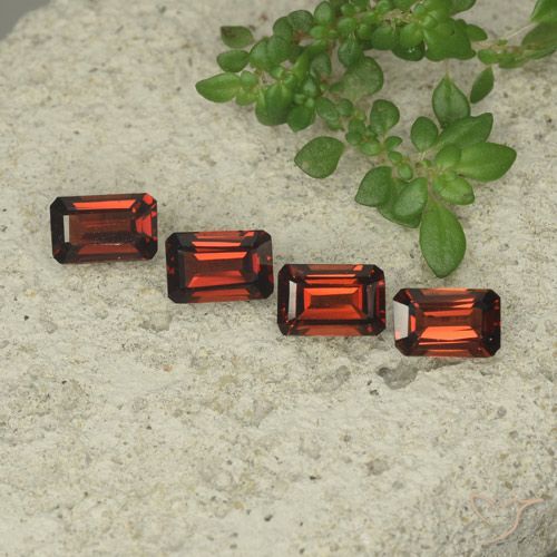 2.28ctw Naturel Rouge moyen Grenat pyrope, Taille émeraude, VS