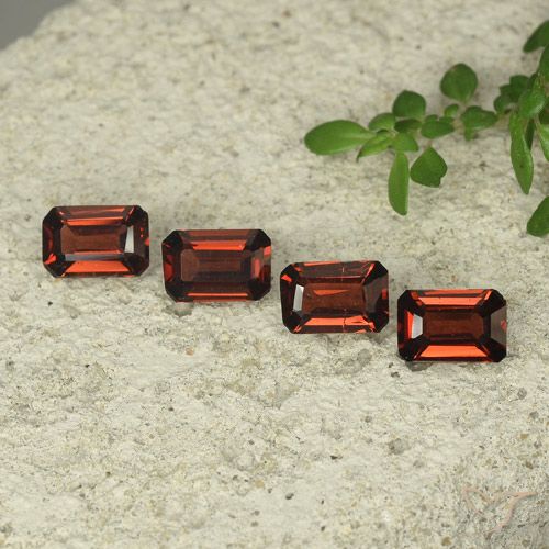 2.21ctw Naturel Rouge foncé Grenat pyrope, Taille émeraude, VS
