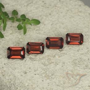 Shop natural 2.21ct Rouge foncé Grenat pyrope gems, Octogone / coupe Émeraude, from Mozambique at GemSelect. In stock, global shipping!