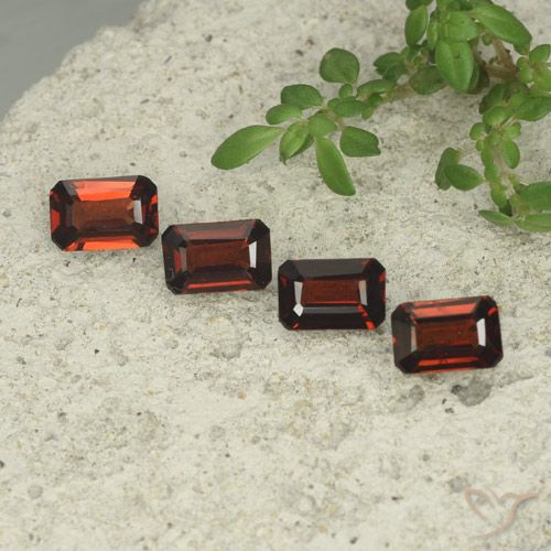 2.24ctw Naturel Rouge foncé Grenat pyrope, Taille émeraude, VS
