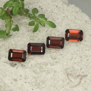 Shop natural 2.24ct Rouge foncé Grenat pyrope gems, Octogone / coupe Émeraude, from Mozambique at GemSelect. In stock, global shipping!