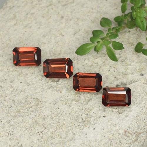2.11ctw Naturel Rouge moyen Grenat pyrope, Taille émeraude, VS