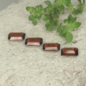 Shop natural 2.11ct Rouge moyen Grenat pyrope gems, Octogone / coupe Émeraude, from Mozambique at GemSelect. In stock, global shipping!