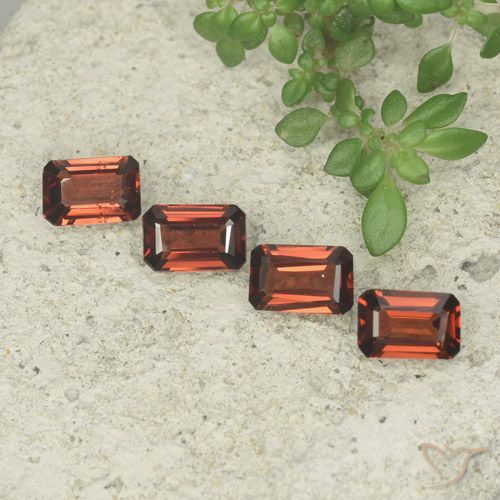 2.01ctw Naturel Rouge Sangria Grenat pyrope, Taille émeraude, VS