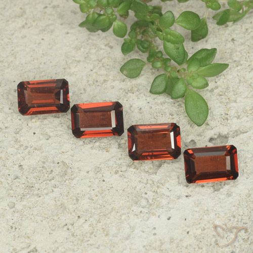 2.09ctw Naturel Rouge foncé Grenat pyrope, Taille émeraude, VS