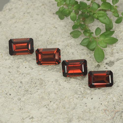 2.65ctw Naturel Rouge foncé Grenat pyrope, Taille émeraude, VS