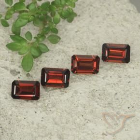 Shop natural 2.65ct Rouge foncé Grenat pyrope gems, Octogone / coupe Émeraude, from Mozambique at GemSelect. In stock, global shipping!