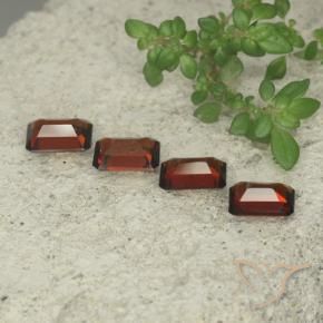 Shop natural 2.65ct Rouge foncé Grenat pyrope gems, Octogone / coupe Émeraude, from Mozambique at GemSelect. In stock, global shipping!