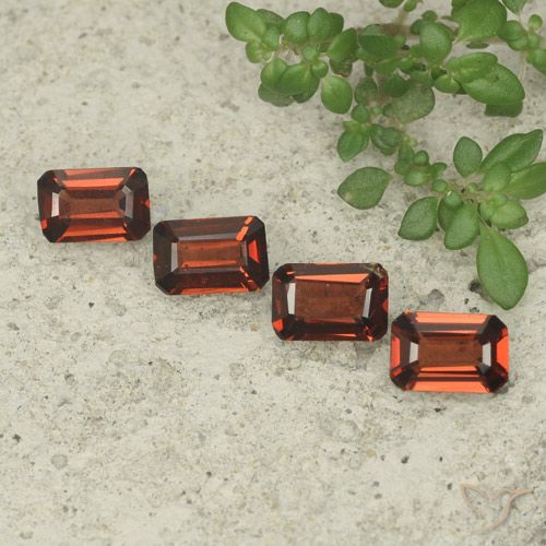 2.06ctw Naturel Rouge moyen Grenat pyrope, Taille émeraude, VS