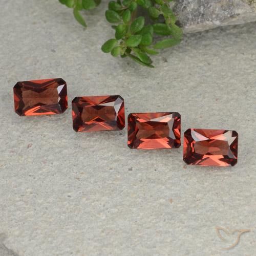 Shop natural 2.57ct Rouge foncé Grenat pyrope gems, Octogone / coupe Émeraude, from Mozambique at GemSelect. In stock, global shipping!