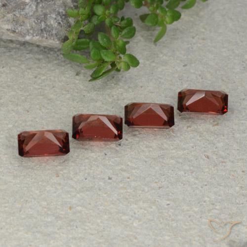 Shop natural 2.57ct Rouge foncé Grenat pyrope gems, Octogone / coupe Émeraude, from Mozambique at GemSelect. In stock, global shipping!