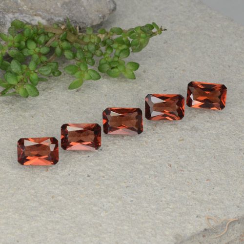 2.86ctw Naturel Rouge foncé Grenat pyrope, Taille émeraude, VVS-VS