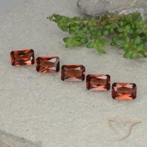 Shop natural 2.86ct Rouge foncé Grenat pyrope gems, Octogone / coupe Émeraude, from Mozambique at GemSelect. In stock, global shipping!