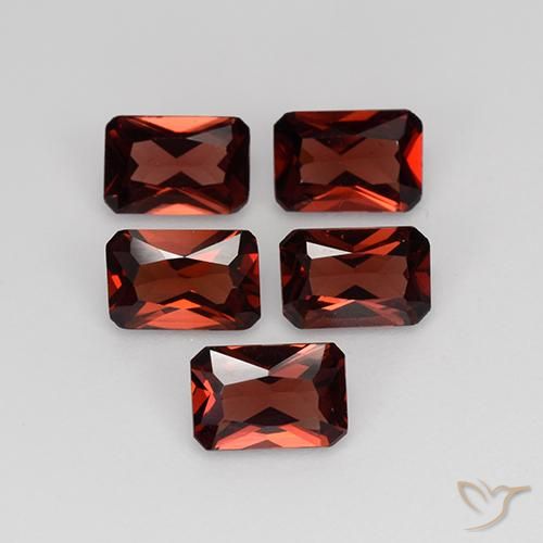 Shop natural 2.76ct Rouge foncé Grenat pyrope gems, Octogone / coupe Émeraude, from Mozambique at GemSelect. In stock, global shipping!