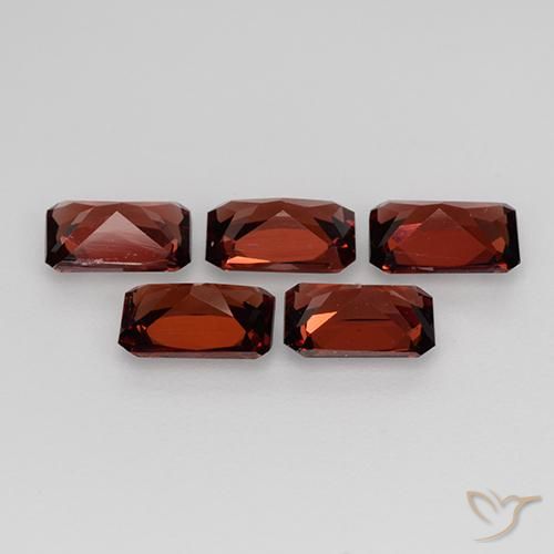 Shop natural 2.76ct Rouge foncé Grenat pyrope gems, Octogone / coupe Émeraude, from Mozambique at GemSelect. In stock, global shipping!