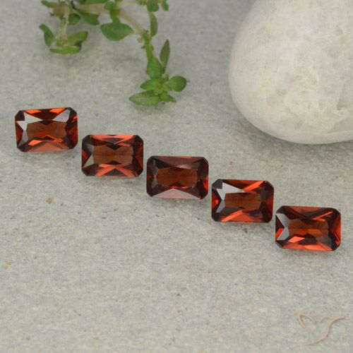 2.93ctw Naturel Rouge foncé Grenat pyrope, Taille émeraude, VVS-VS