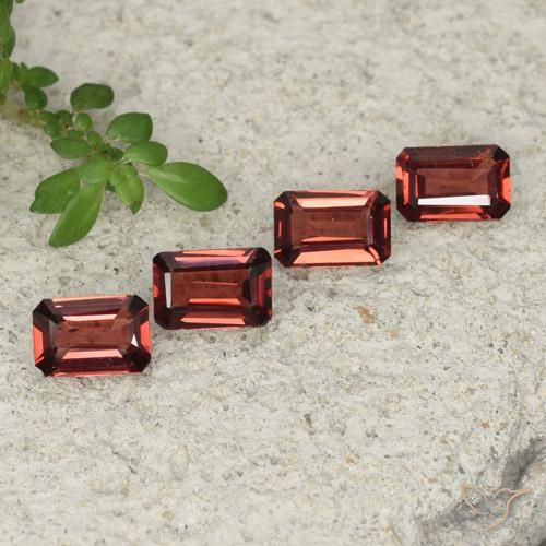 Shop natural 2.12ct Rouge écarlate Grenat pyrope gems, Octogone / coupe Émeraude, from Mozambique at GemSelect. In stock, global shipping!