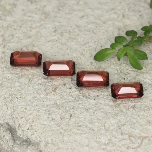 Shop natural 2.12ct Rouge écarlate Grenat pyrope gems, Octogone / coupe Émeraude, from Mozambique at GemSelect. In stock, global shipping!