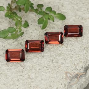 Shop natural 2.03ct Rouge écarlate Grenat pyrope gems, Octogone / coupe Émeraude, from Mozambique at GemSelect. In stock, global shipping!
