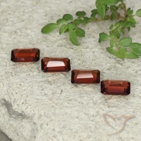 Shop natural 2.03ct Rouge écarlate Grenat pyrope gems, Octogone / coupe Émeraude, from Mozambique at GemSelect. In stock, global shipping!