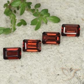 Shop natural 2.61ct Rouge foncé Grenat pyrope gems, Octogone / coupe Émeraude, from Mozambique at GemSelect. In stock, global shipping!