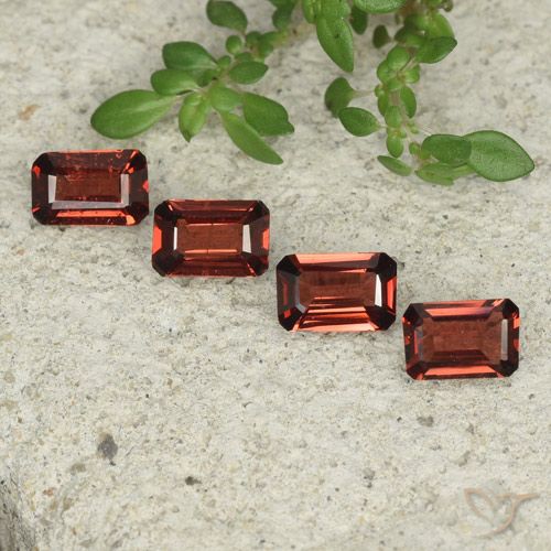1.98ctw Naturel Rouge foncé Grenat pyrope, Taille émeraude, VS