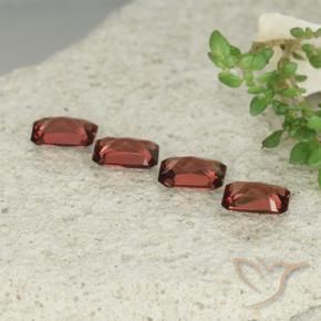 Shop natural 2.42ct Rouge foncé Grenat pyrope gems, Octogone / coupe Émeraude, from Mozambique at GemSelect. In stock, global shipping!