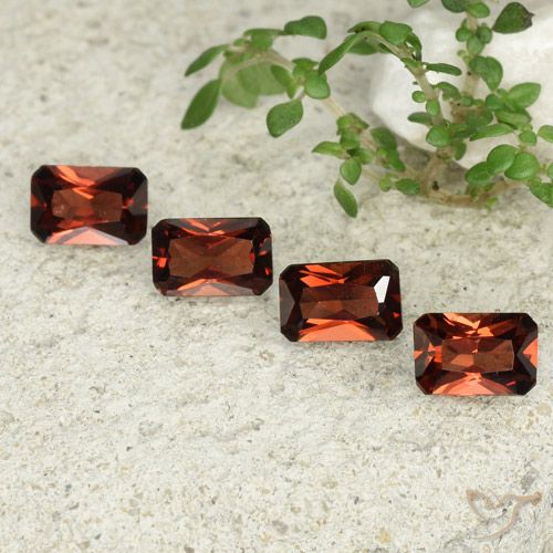 2.45ctw Naturel Rouge moyen Grenat pyrope, Taille émeraude, VVS-VS