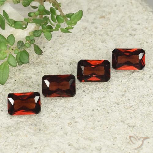 Shop natural 2.40ct Rouge Sangria Grenat pyrope gems, Octogone / coupe Émeraude, from Mozambique at GemSelect. In stock, global shipping!